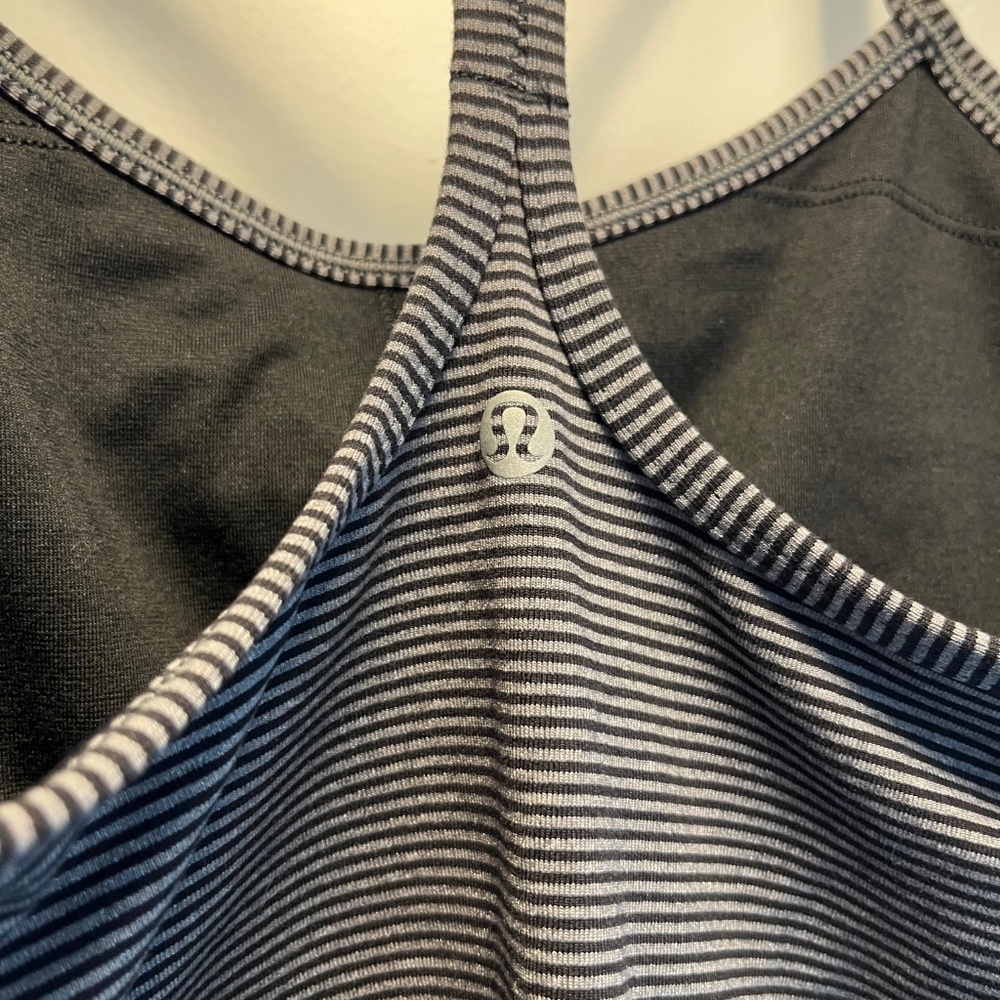 Lululemon Tank size 6 - Picture 2 of 2